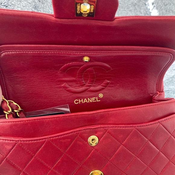 Chanel Classic Flap in Red Lambskin Series 1 Vintage 24k gold plated hardware - Picture 4 of 12